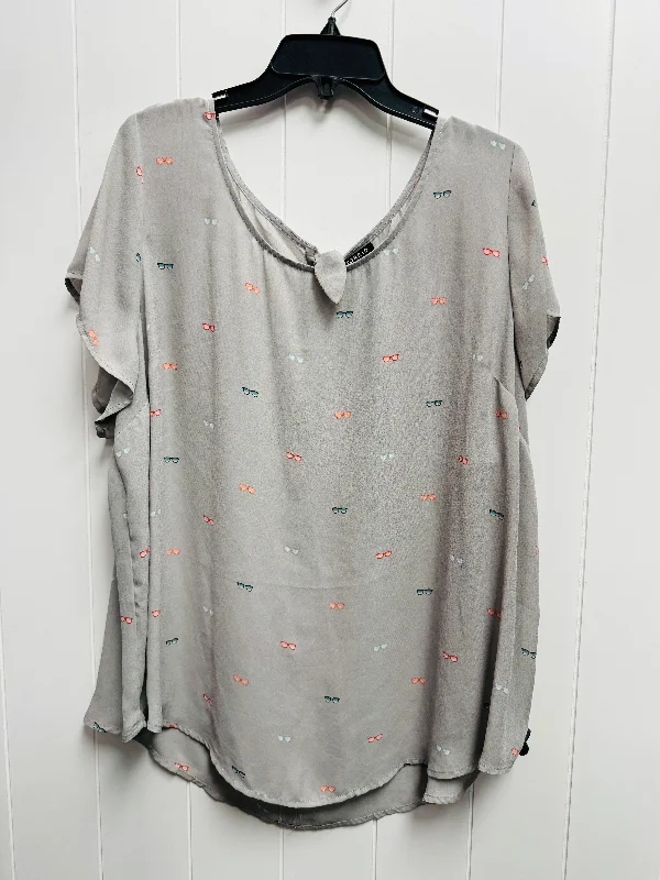 women's tops with unique designsGrey & Pink Top Short Sleeve Torrid, Size 3x